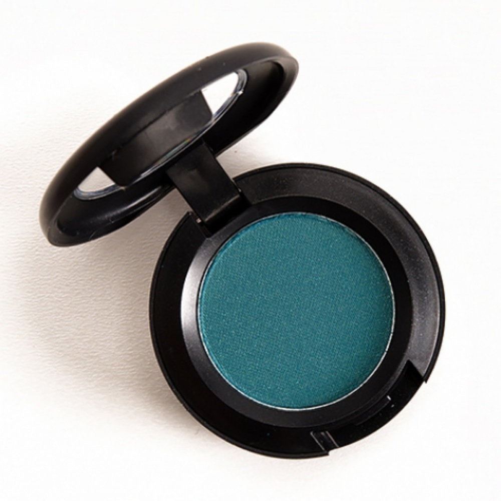 Mac Cosmetics eye shadow Green room